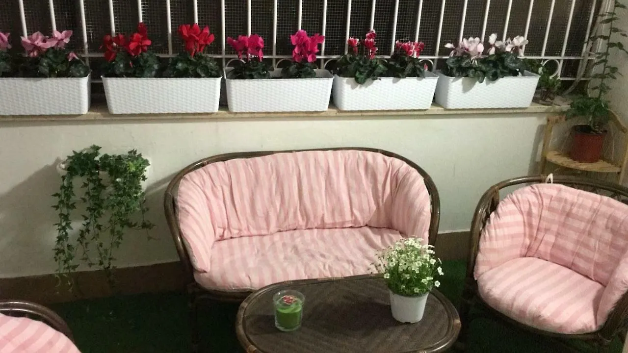 Flores Apartment 바리